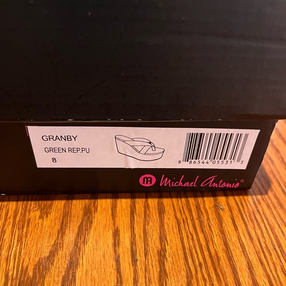 NIB Michael Antonio GRANBY Green Slip-On Platform Thong Sandals, Size 8 - Picture 5 of 5